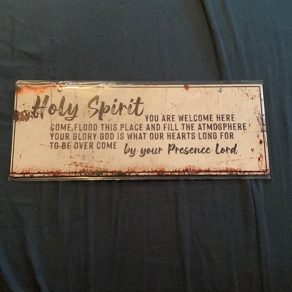 Farmhouse Gospel Sign, Looks like a tin sign, Brand new never out of plastic
